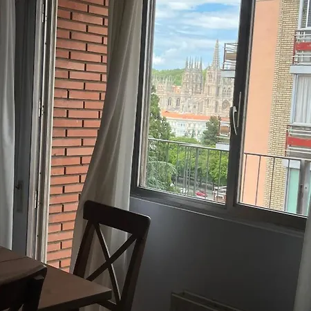 Atuaire Gran Con Vistas A La Catedral De *