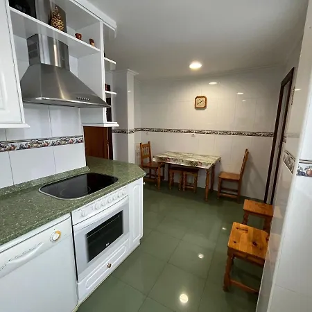 Atuaire Gran Con Vistas A La Catedral De *