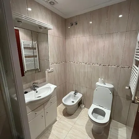 Atuaire Gran Con Vistas A La Catedral De *