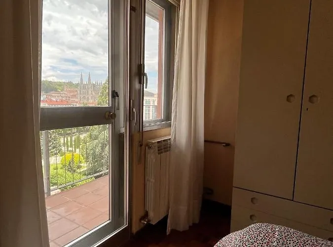 Atuaire Gran Con Vistas A La Catedral De