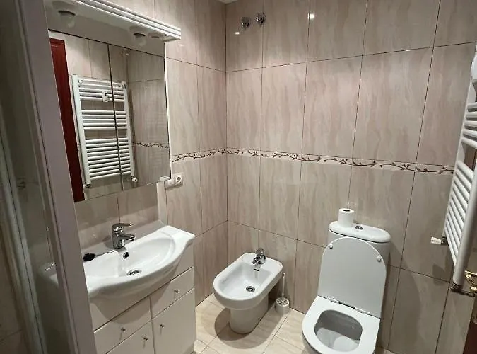 Atuaire Gran Con Vistas A La Catedral De *